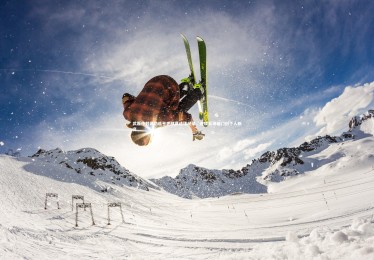 YY易游体育官方网站|武磊传射建功追平世预赛进球纪录，连续五场破门创个人新高